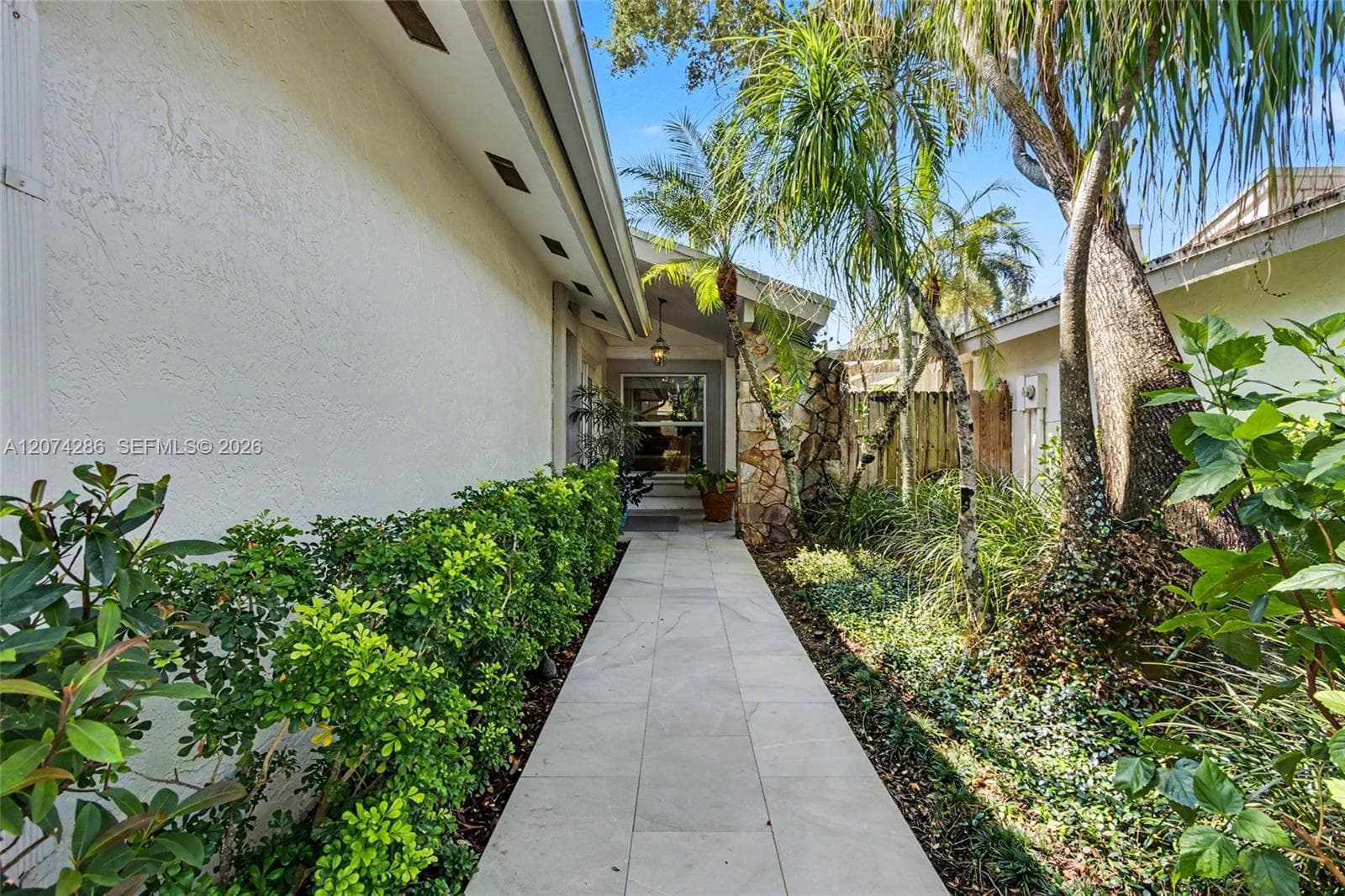 13 Dogwood Rd, Hollywood, FL 33021 photo 2