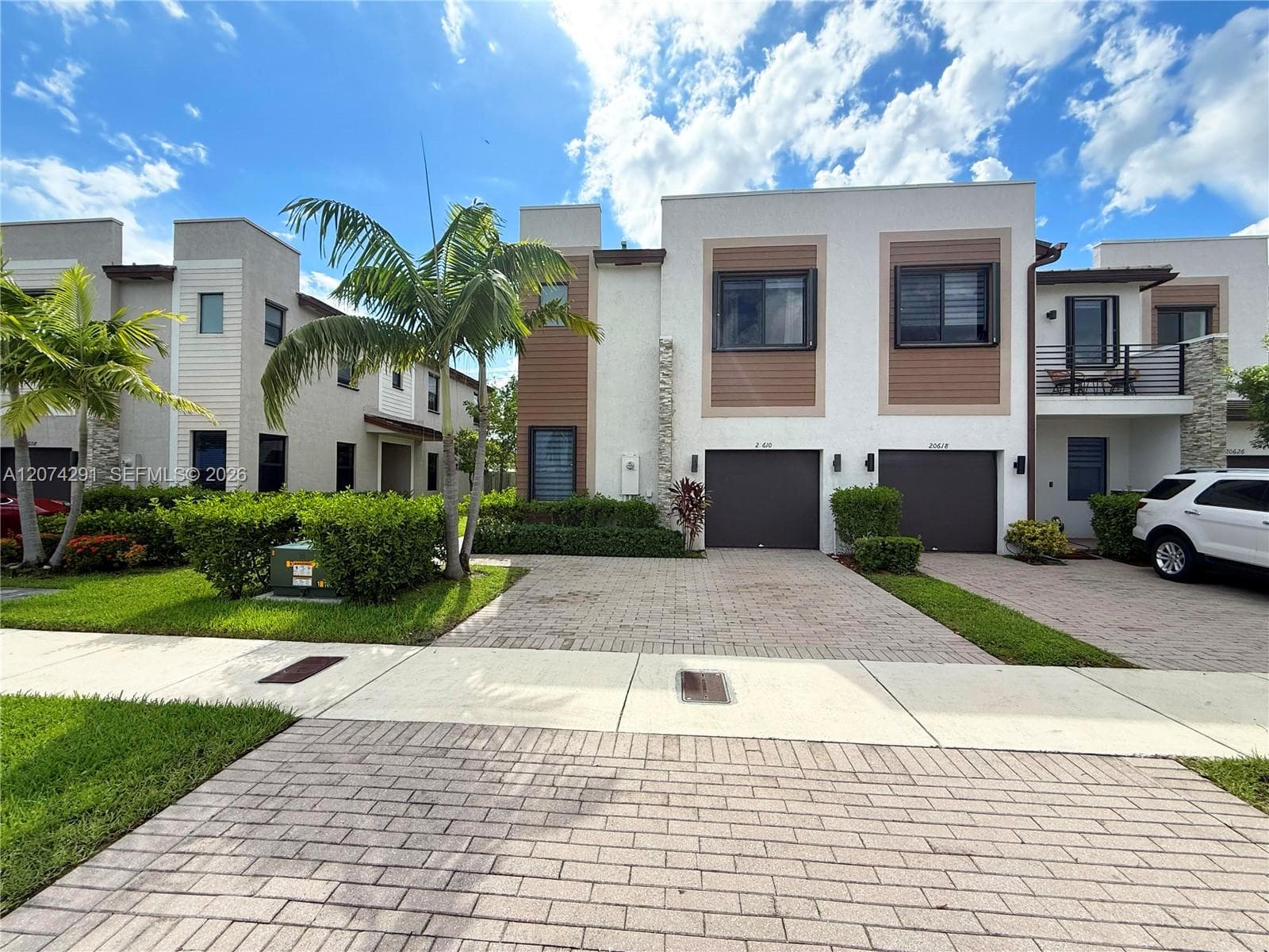20610 NE 2nd Ct, Miami, FL 33179 photo 2