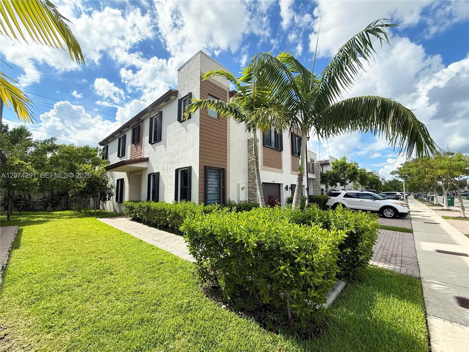 20610 NE 2nd Ct, Miami, FL 33179 photo 3