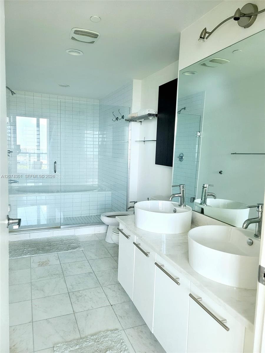 888 Biscayne Blvd # 1610, Miami, FL 33132 photo 3