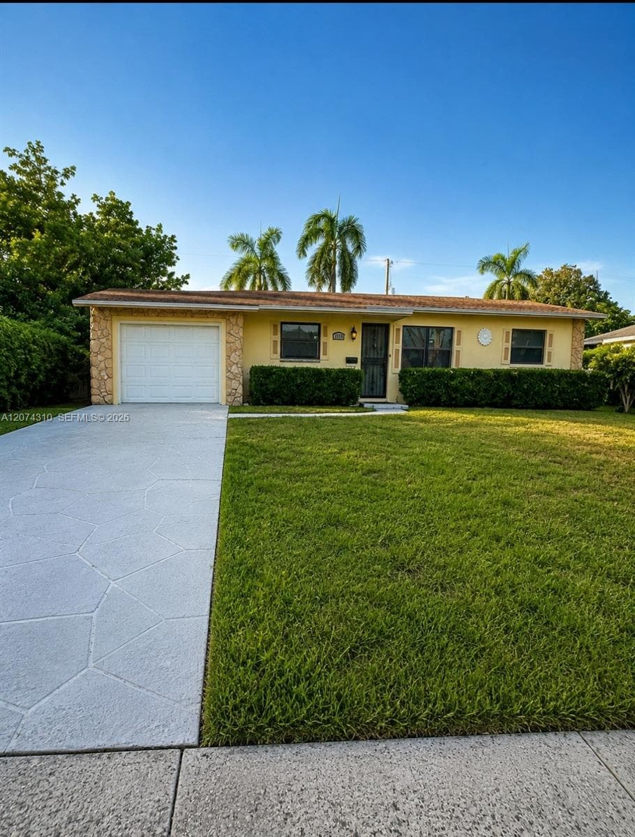 539 Sabal Palm Dr, Lake Park, FL 33403 photo 2