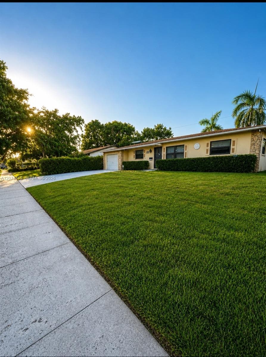 539 Sabal Palm Dr, Lake Park, FL 33403
