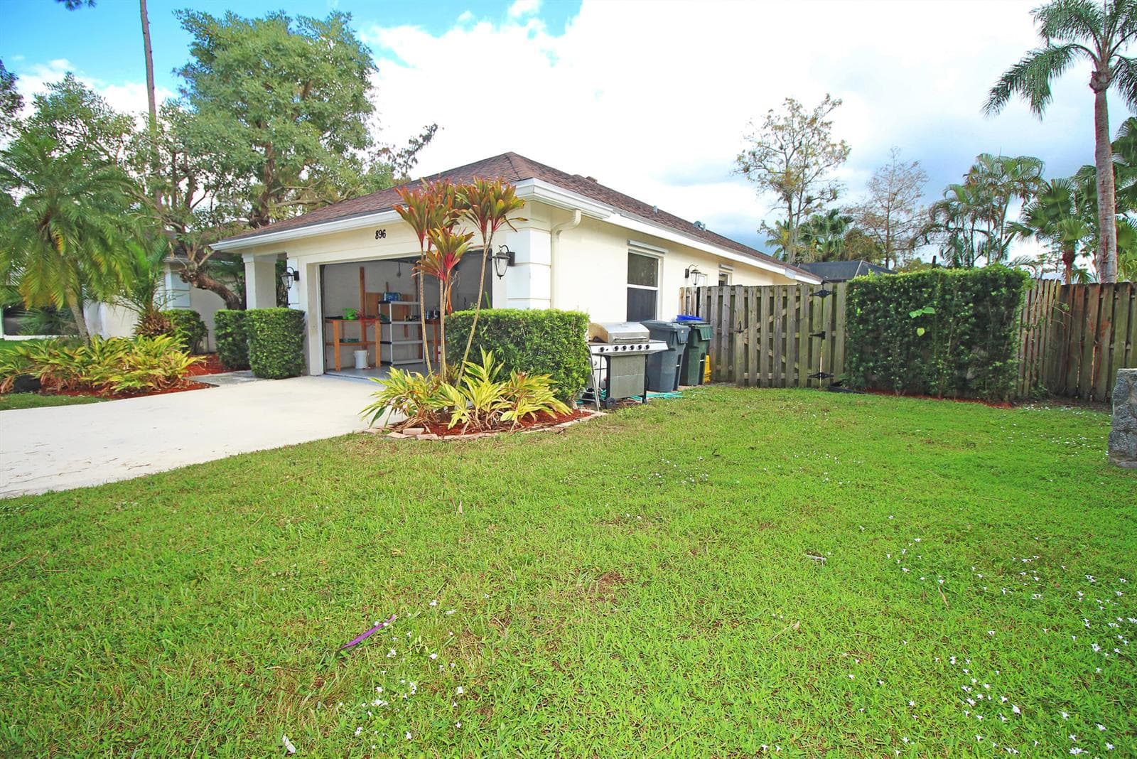 896 ROSE Court, Wellington, FL 33414 photo 2