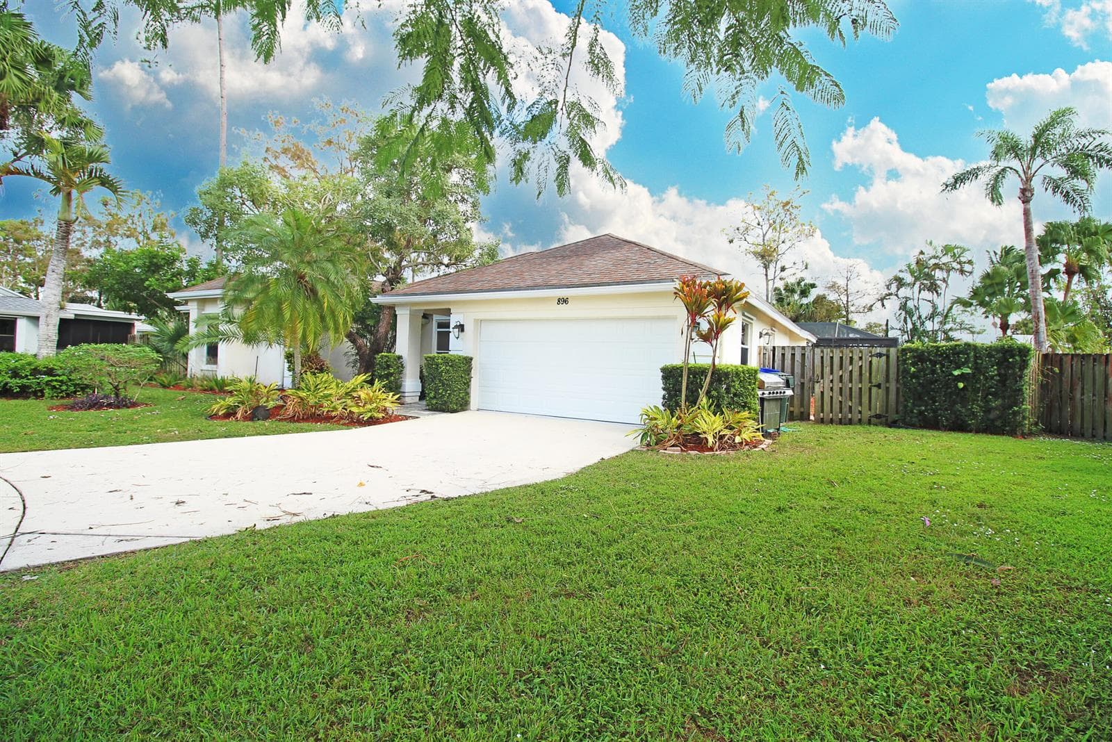 896 ROSE Court, Wellington, FL 33414 photo 3