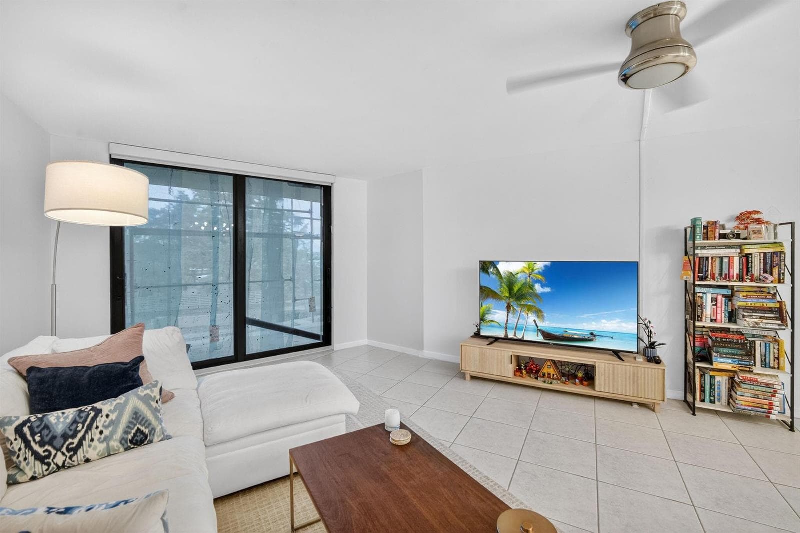 3900 N HILLS Drive # 306, Hollywood, FL 33021 photo 2