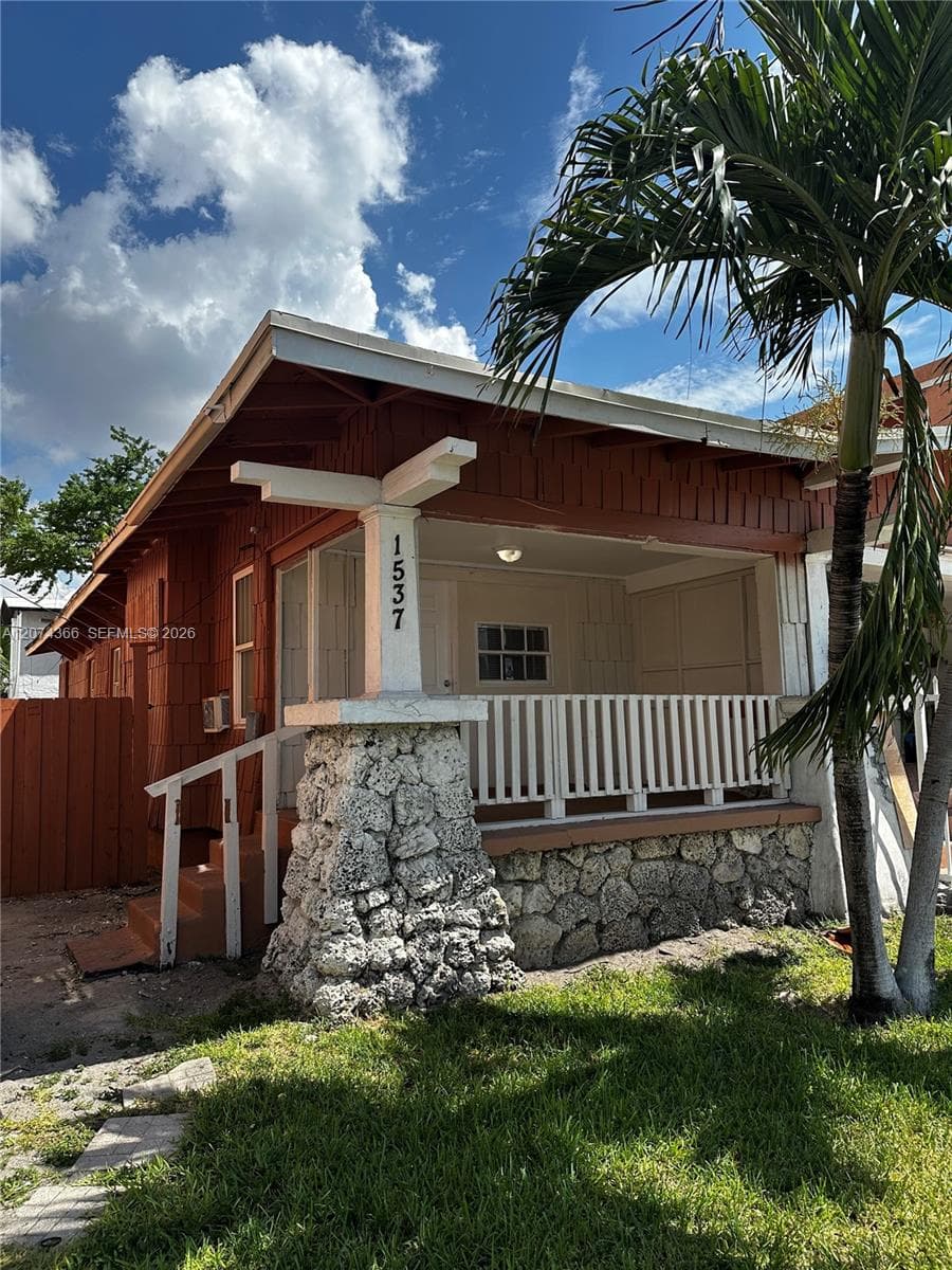 1545 NW 1st St # 1537, Miami, FL 33125