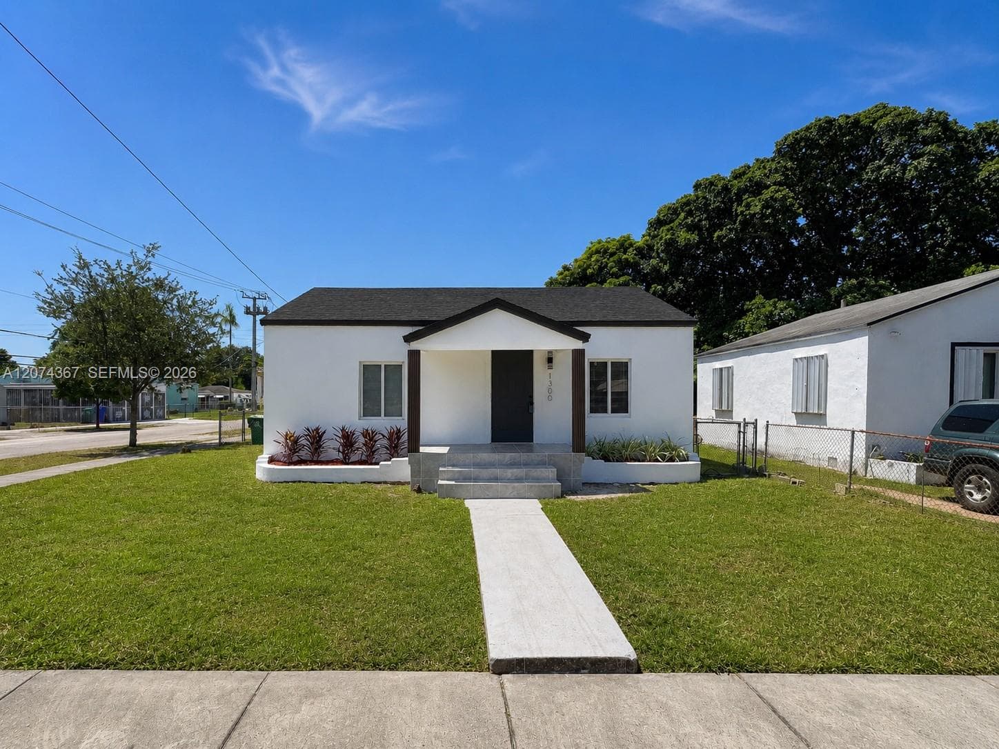 1300 NW 42nd St, Miami, FL 33142 photo 2