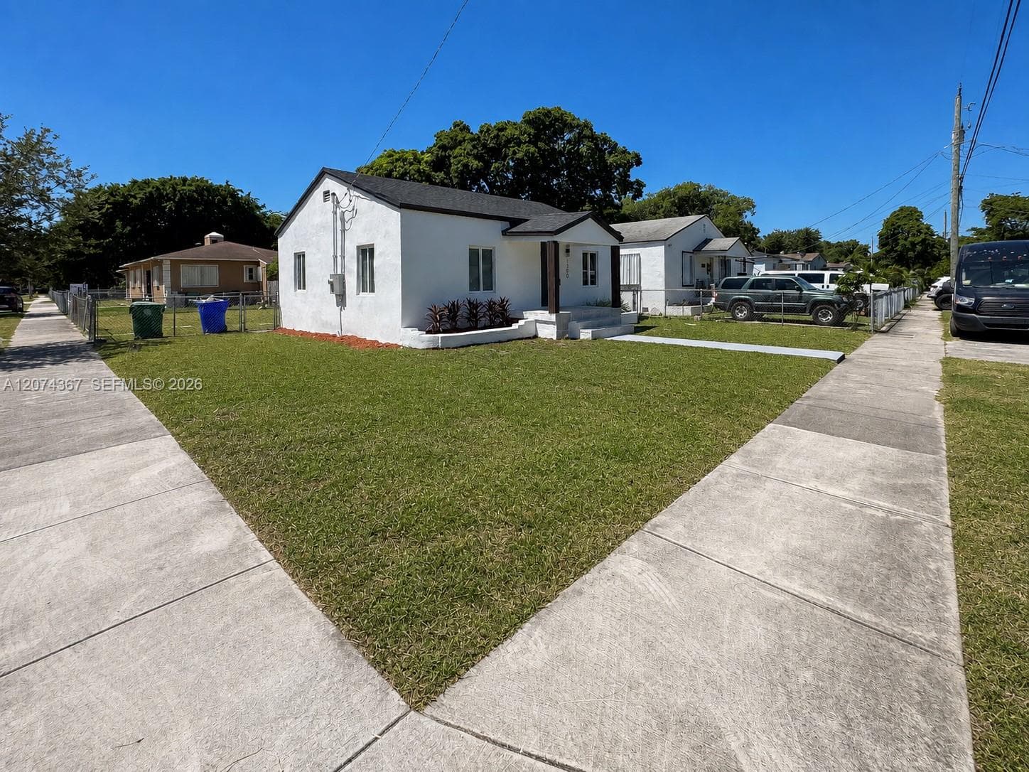 1300 NW 42nd St, Miami, FL 33142 photo 3