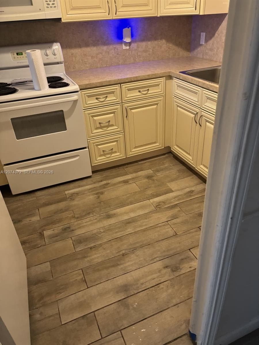 9471 Evergreen Pl # 106, Davie, FL 33324 photo 3