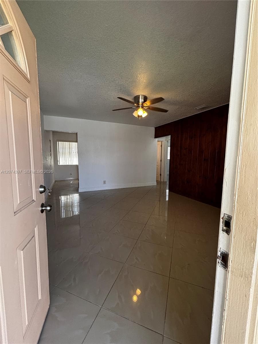 512 SW 10th St, Hallandale Beach, FL 33009 photo 5