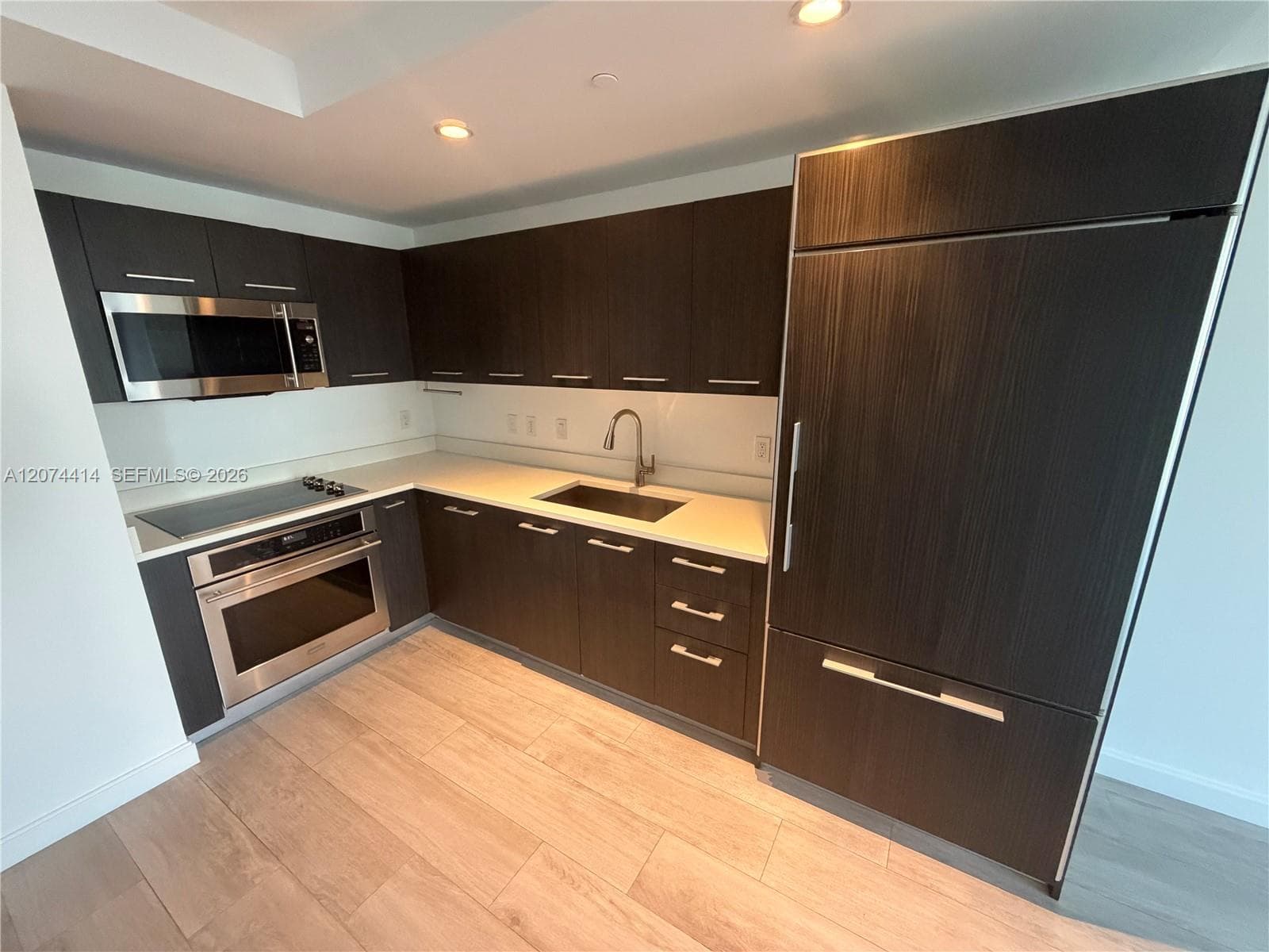 45 SW 9th St # 2504, Miami, FL 33130 photo 4