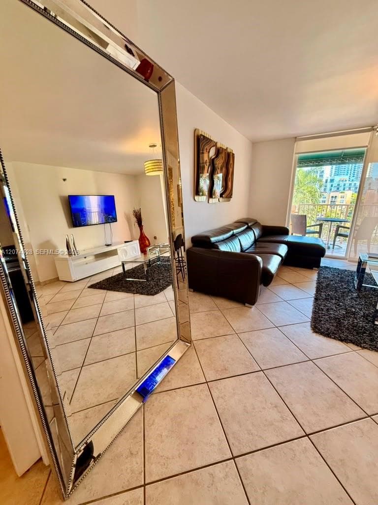 19701 E Country Club Dr # 5605, Aventura, FL 33180 photo 2
