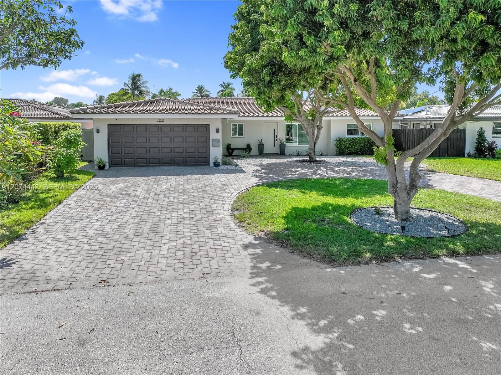 2225 NE 16th Ave, Wilton Manors, FL 33305 photo 2