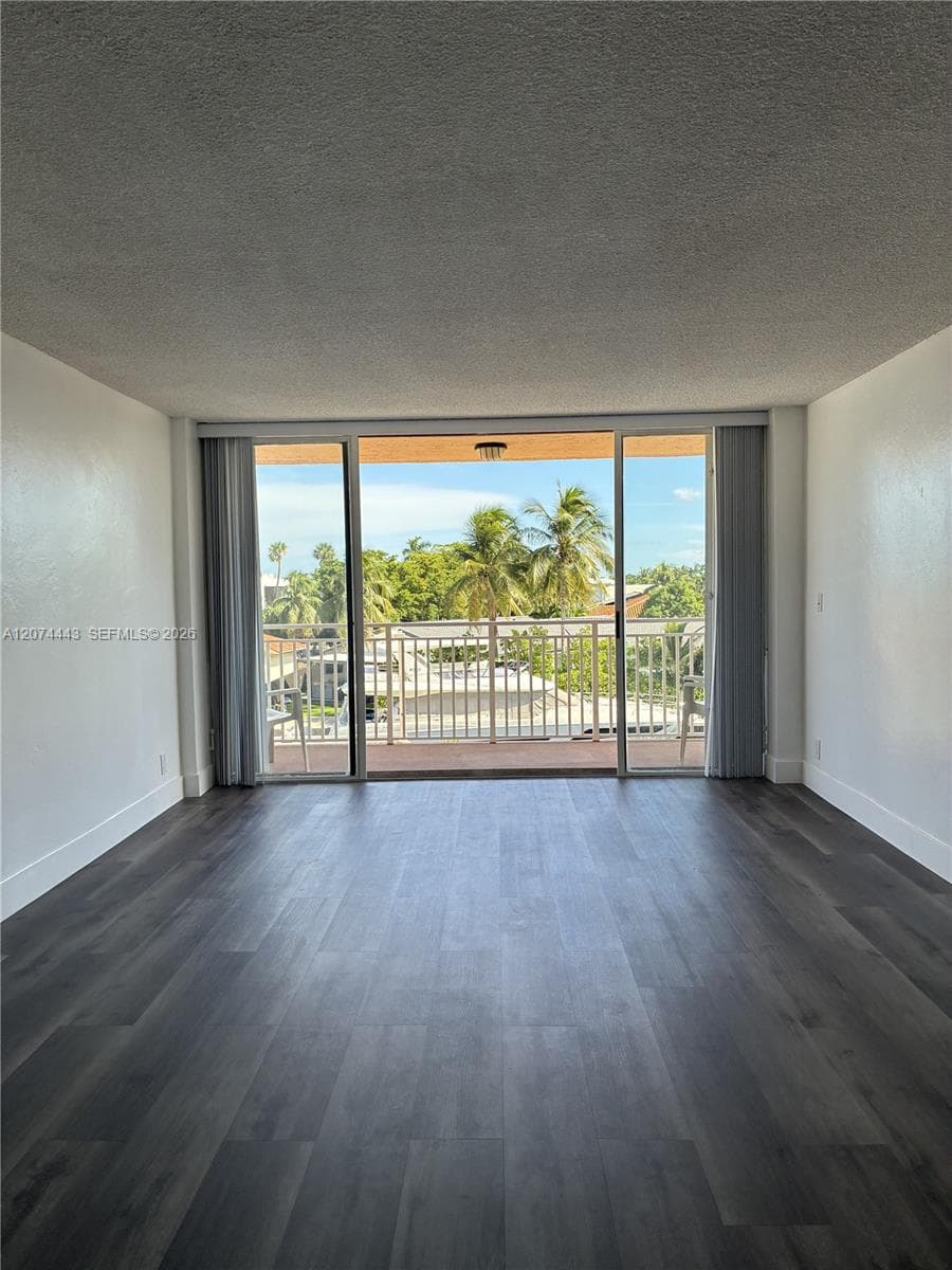 2450 NE 135th St # 209, North Miami, FL 33181 photo 2