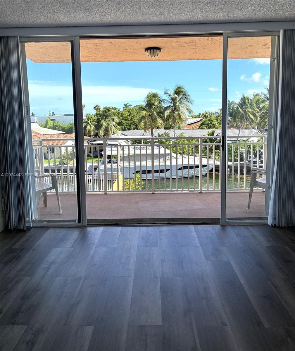 2450 NE 135th St # 209, North Miami, FL 33181