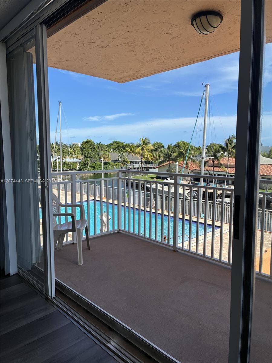 2450 NE 135th St # 209, North Miami, FL 33181 photo 4