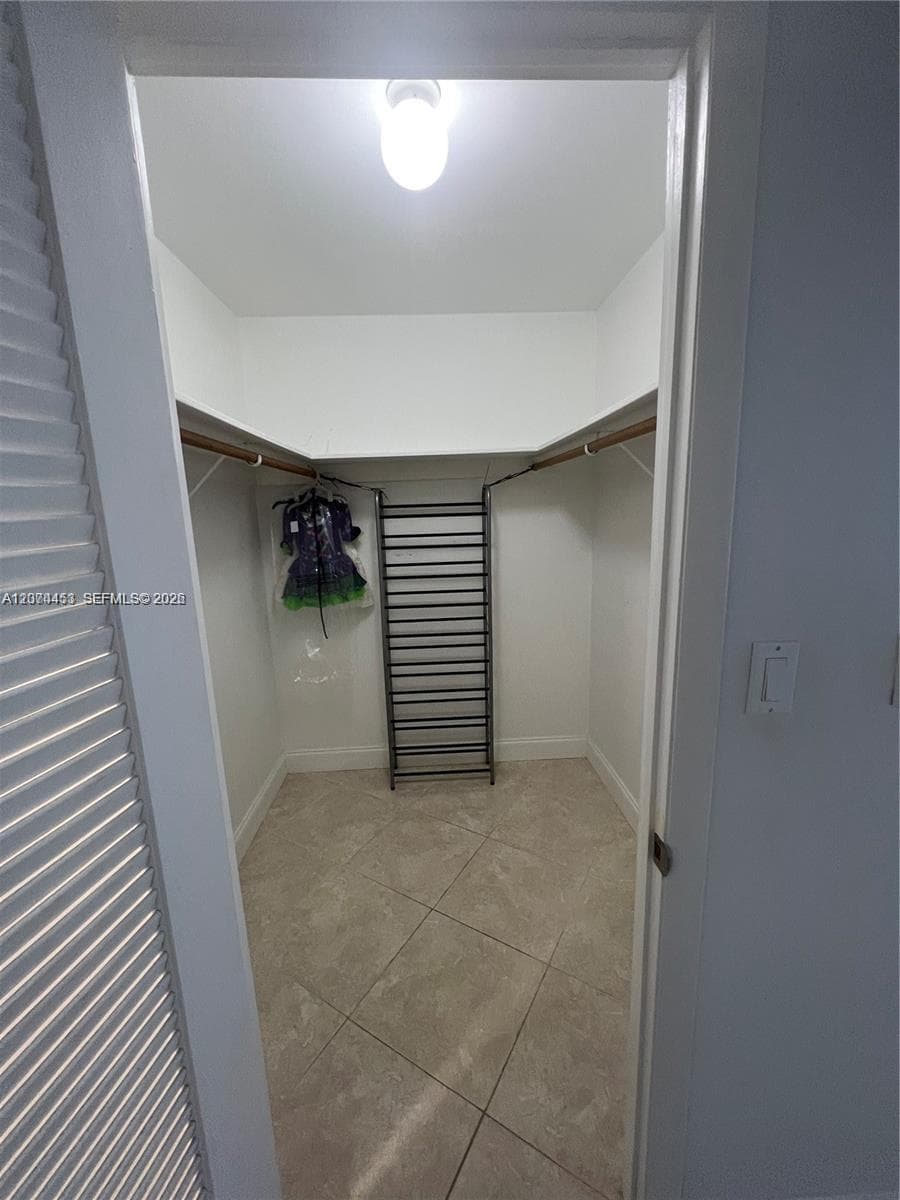 6039 Collins Ave # 423, Miami Beach, FL 33140 photo 5