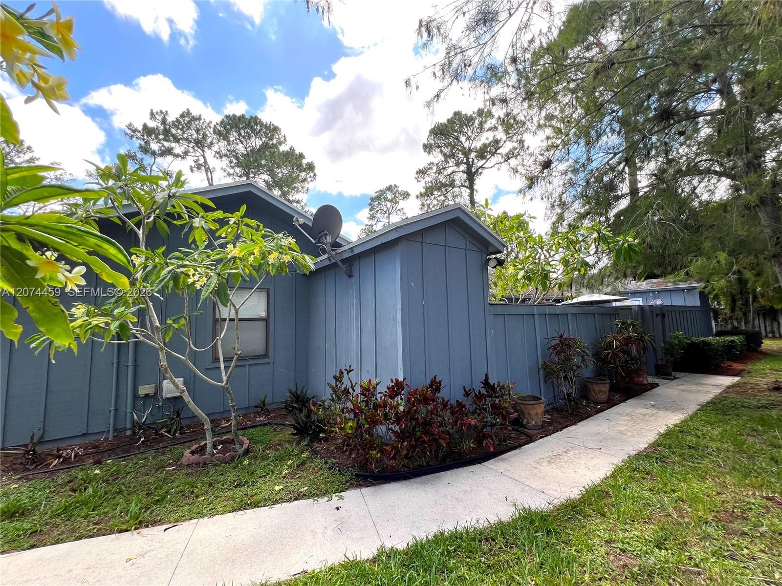 1077 Goldenrod Rd, Wellington, FL 33414