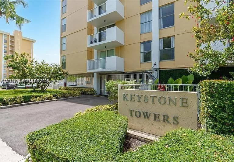 2000 NE 135th St # 609, North Miami, FL 33181