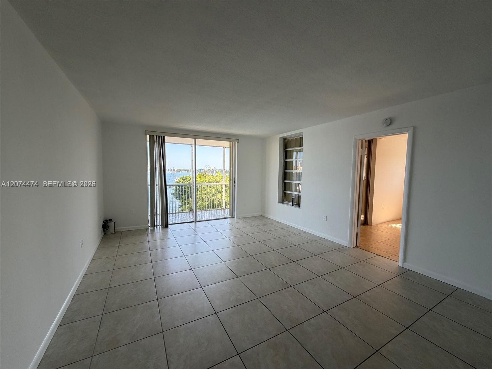 2910 Point East Dr # M514, Aventura, FL 33160