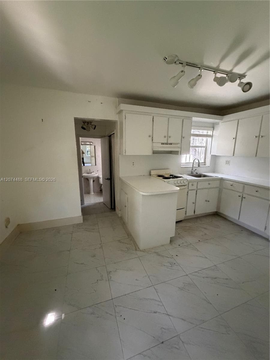 631 NE 60th St # A, Miami, FL 33137 photo 4