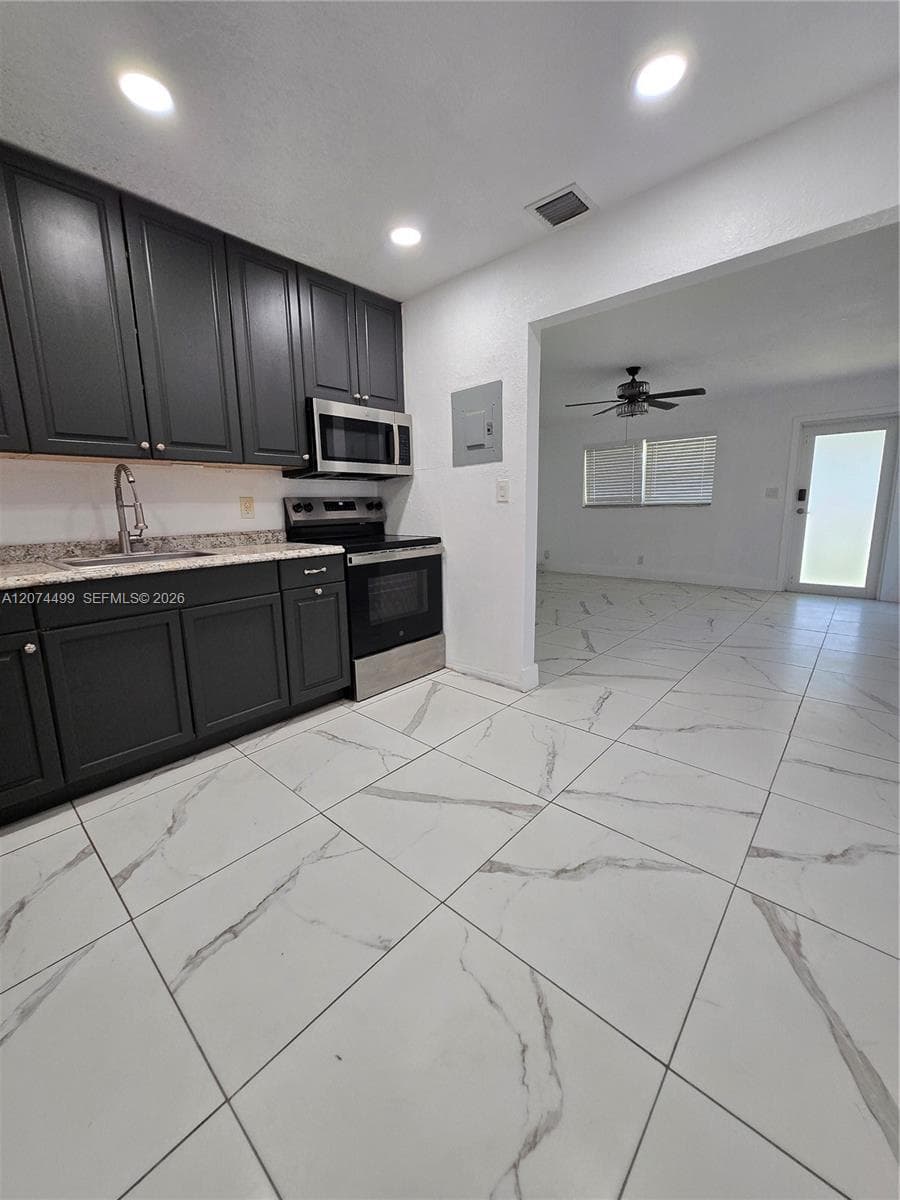 154 NW 14th Way # B, Dania Beach, FL 33004 photo 2