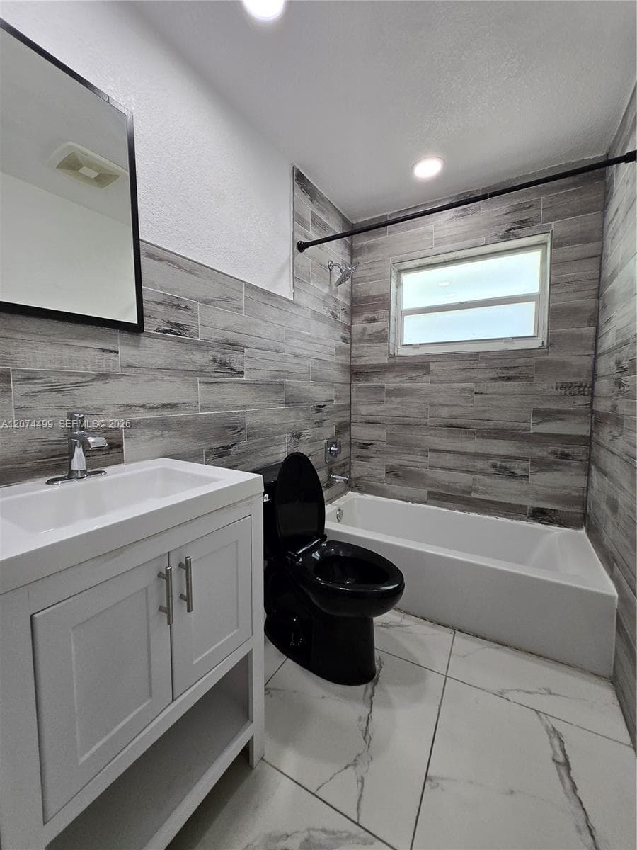 154 NW 14th Way # B, Dania Beach, FL 33004 photo 4