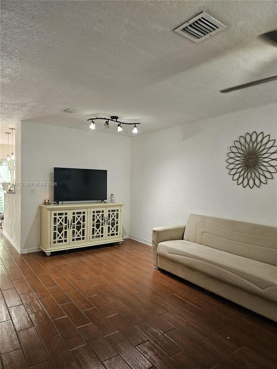 126 Hidden Ct Rd # 27-D, Hollywood, FL 33023 photo 3
