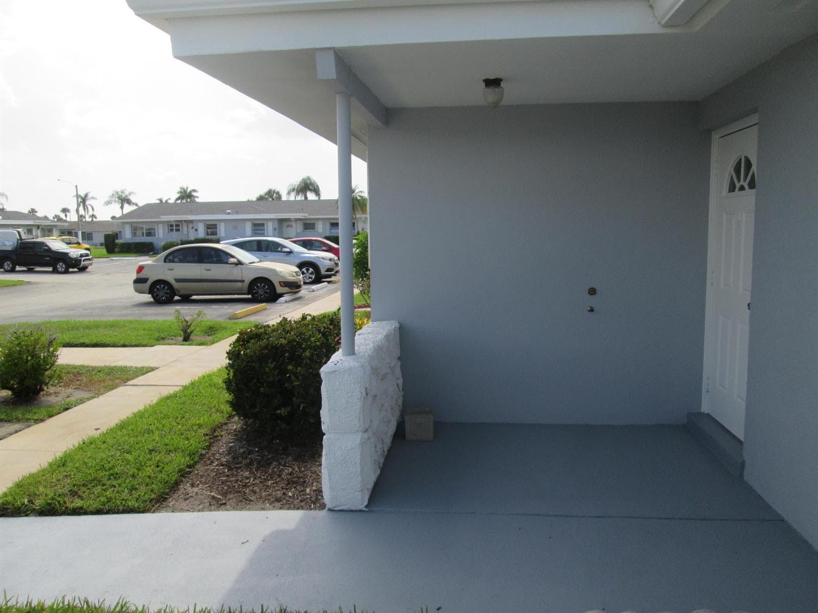 2611 W BARKLEY Drive W # E, West Palm Beach, FL 33415 photo 2