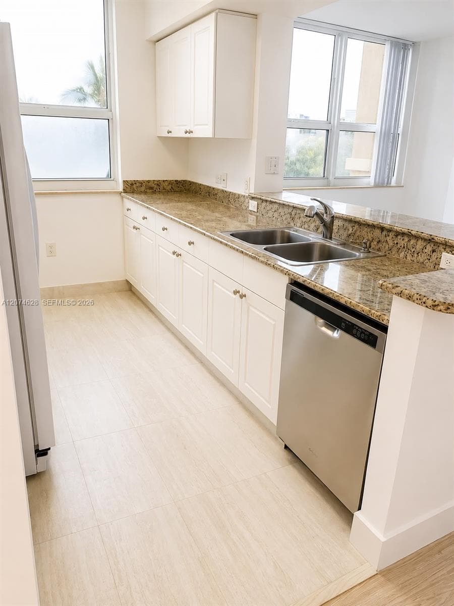 19501 W Country Club Dr # 408, Aventura, FL 33180 photo 2