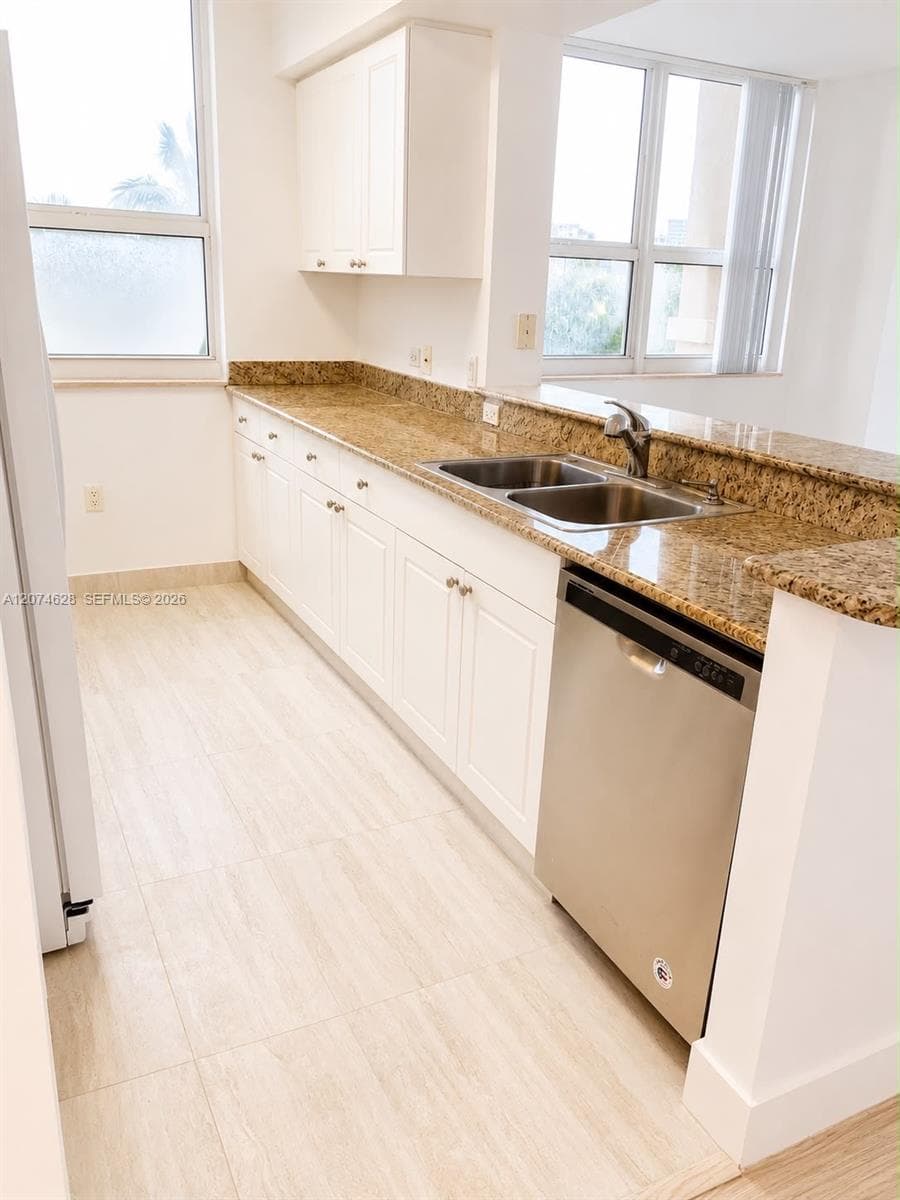 19501 W Country Club Dr # 408, Aventura, FL 33180 photo 3