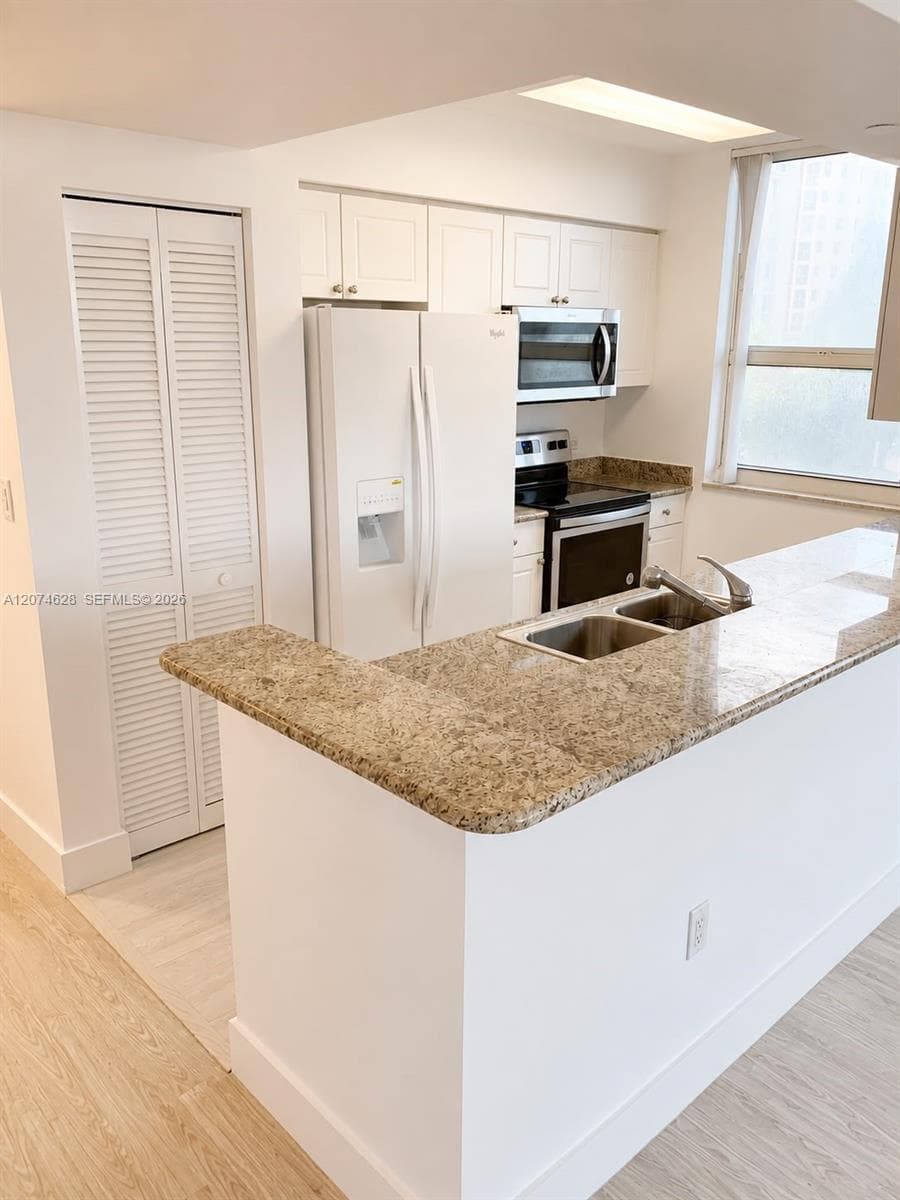 19501 W Country Club Dr # 408, Aventura, FL 33180 photo 4