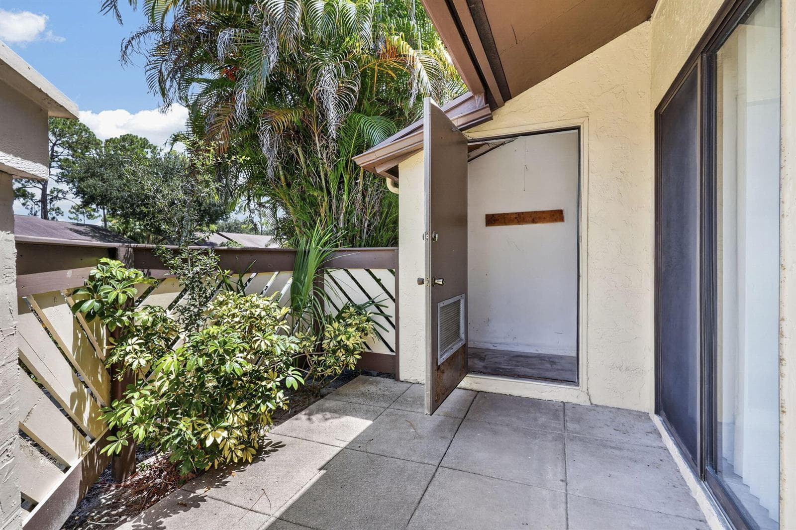 184 MASTIC TREE Court, Royal Palm Beach, FL 33411 photo 5