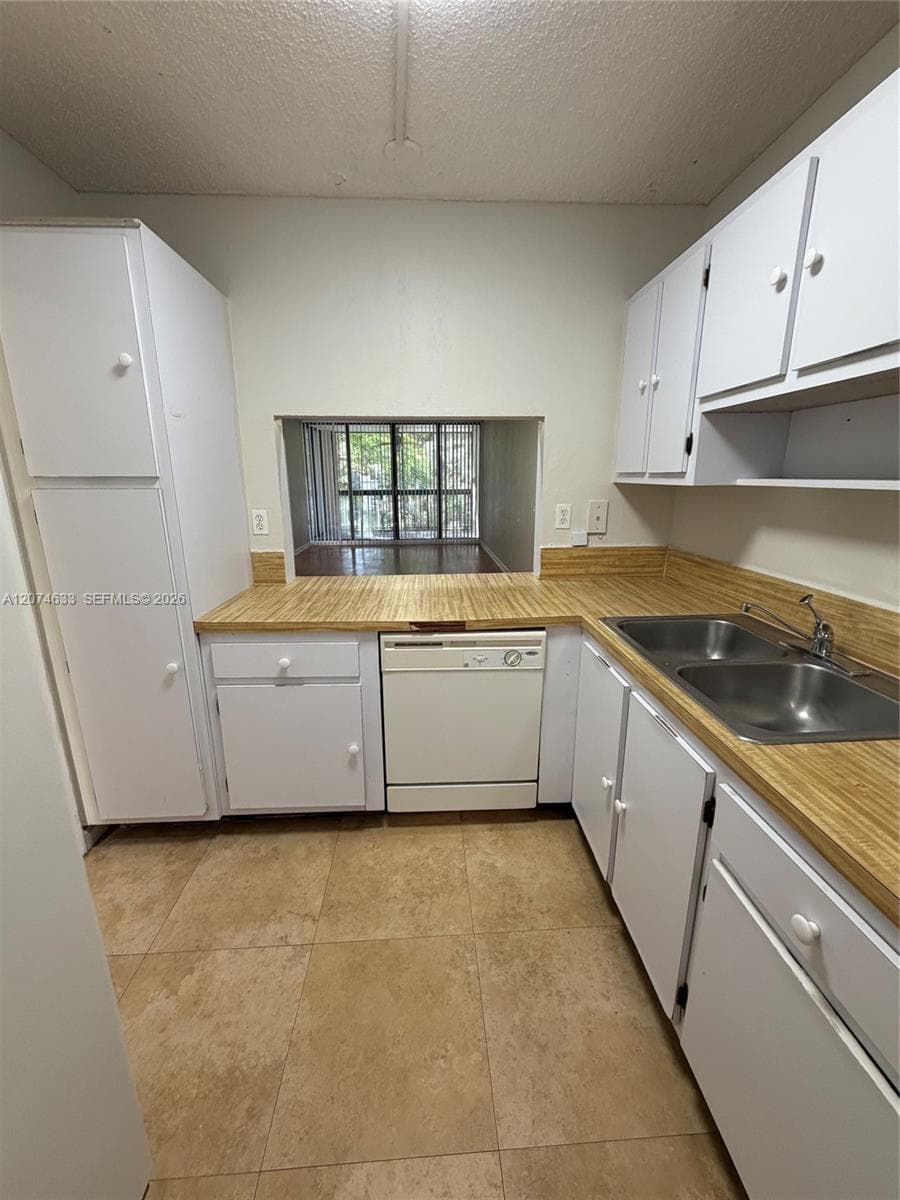 8429 Forest Hills Dr # 202, Coral Springs, FL 33065 photo 3