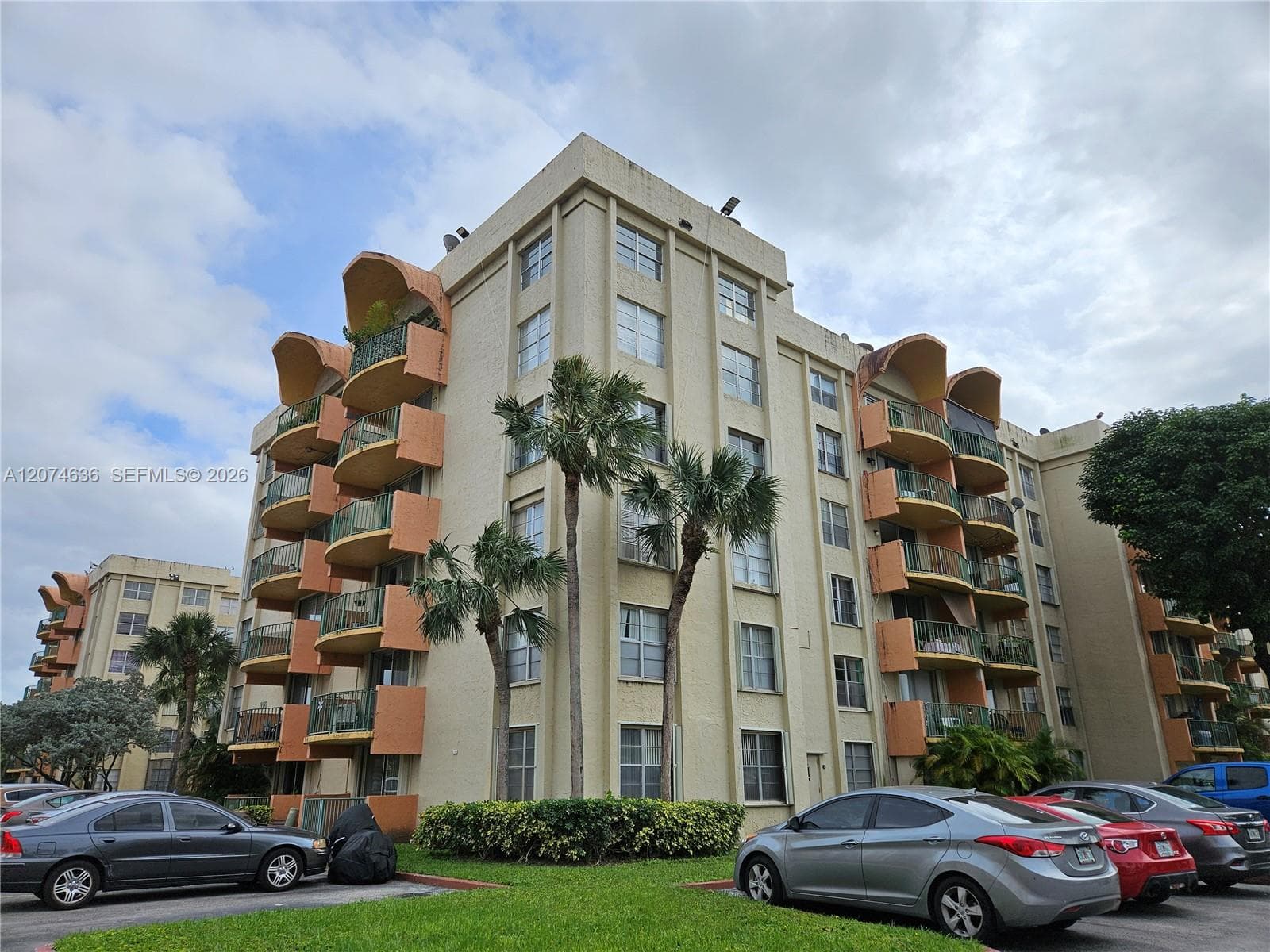 9320 Fontainebleau Blvd # 401, Miami, FL 33172
