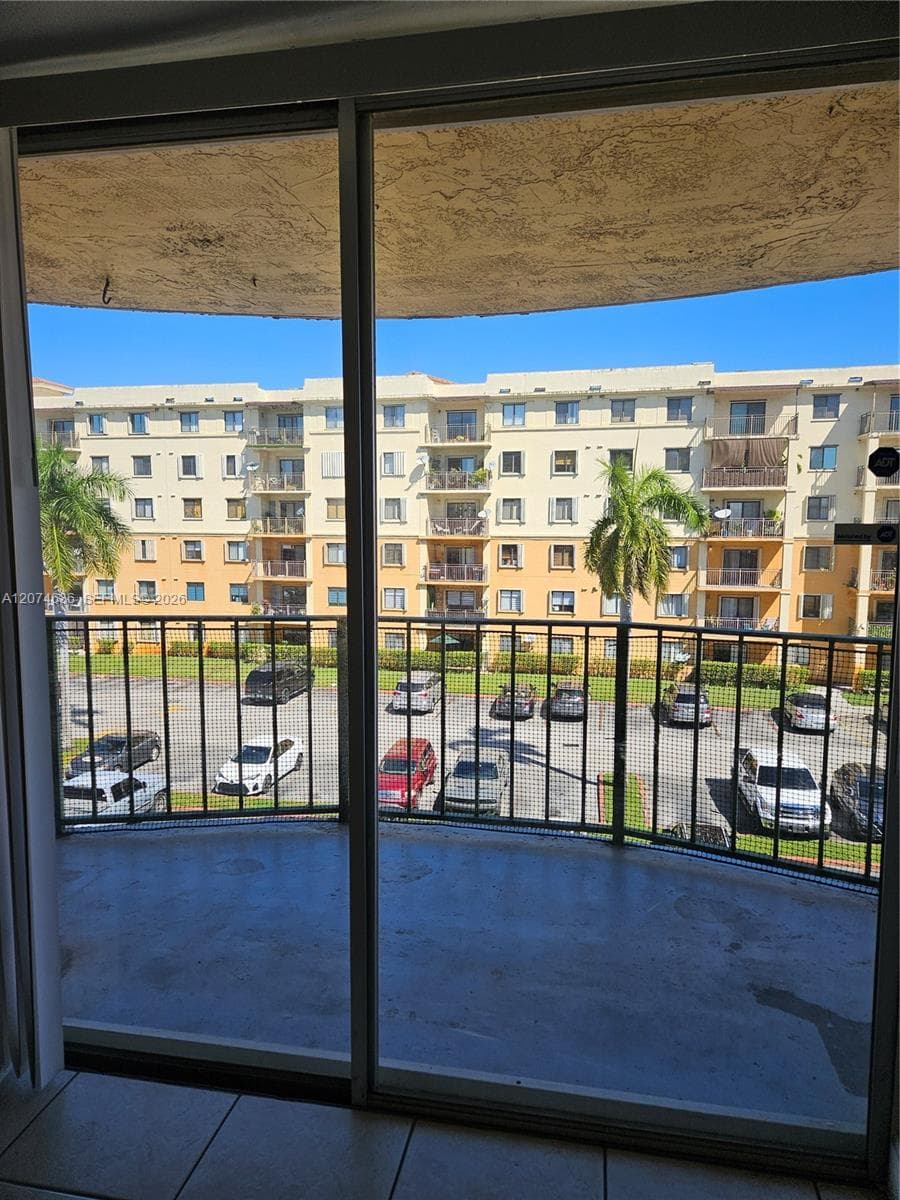 9320 Fontainebleau Blvd # 401, Miami, FL 33172 photo 5