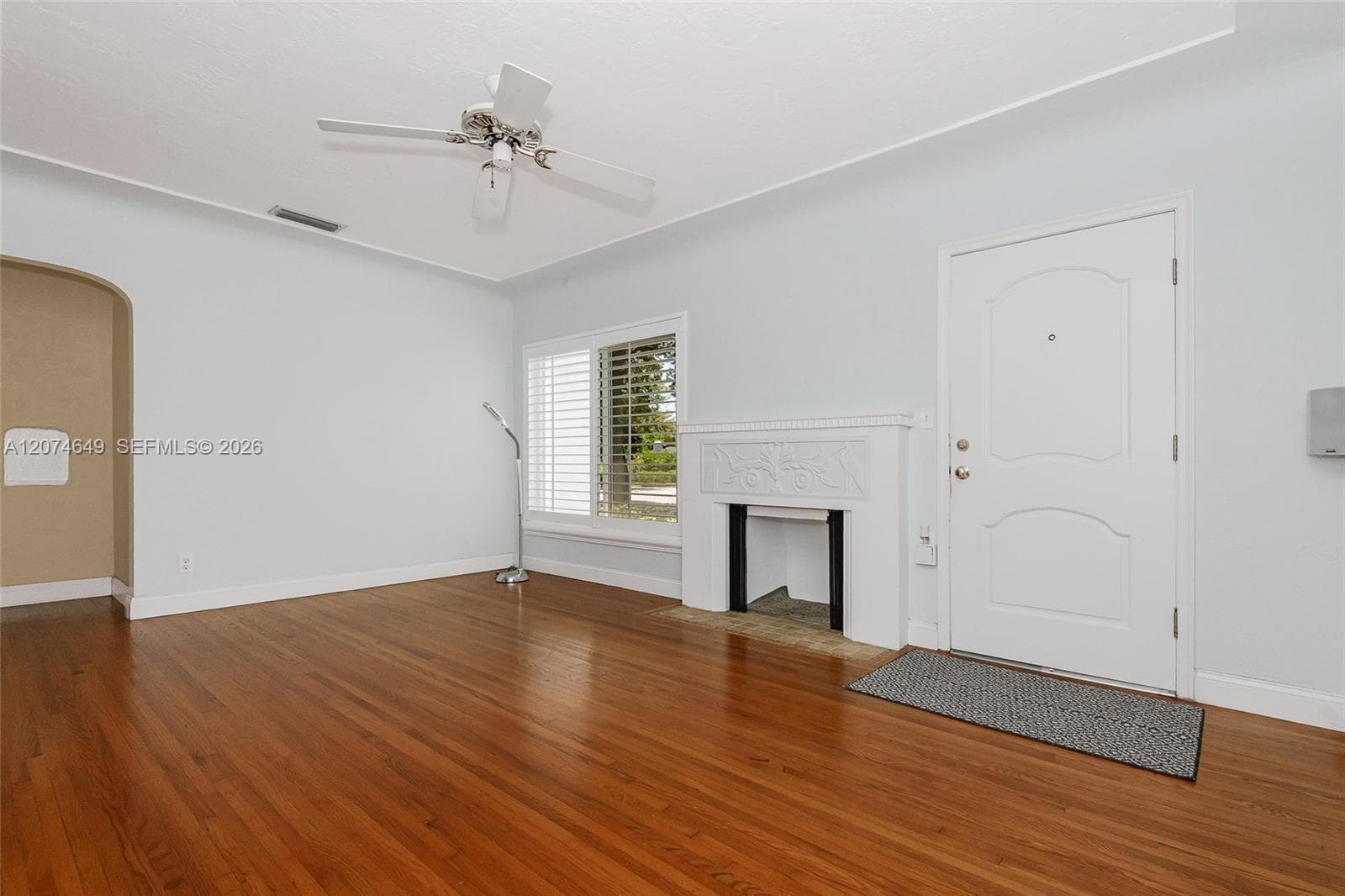 989 Eastward Dr, Miami Springs, FL 33166 photo 2