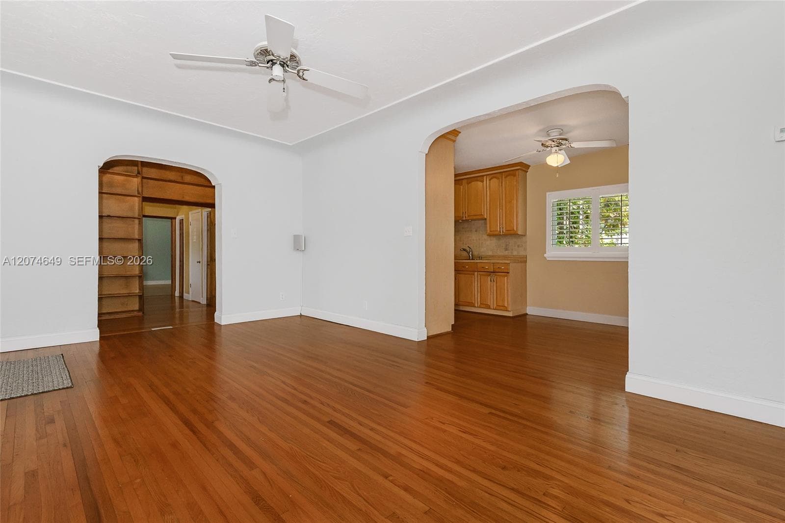 989 Eastward Dr, Miami Springs, FL 33166 photo 4