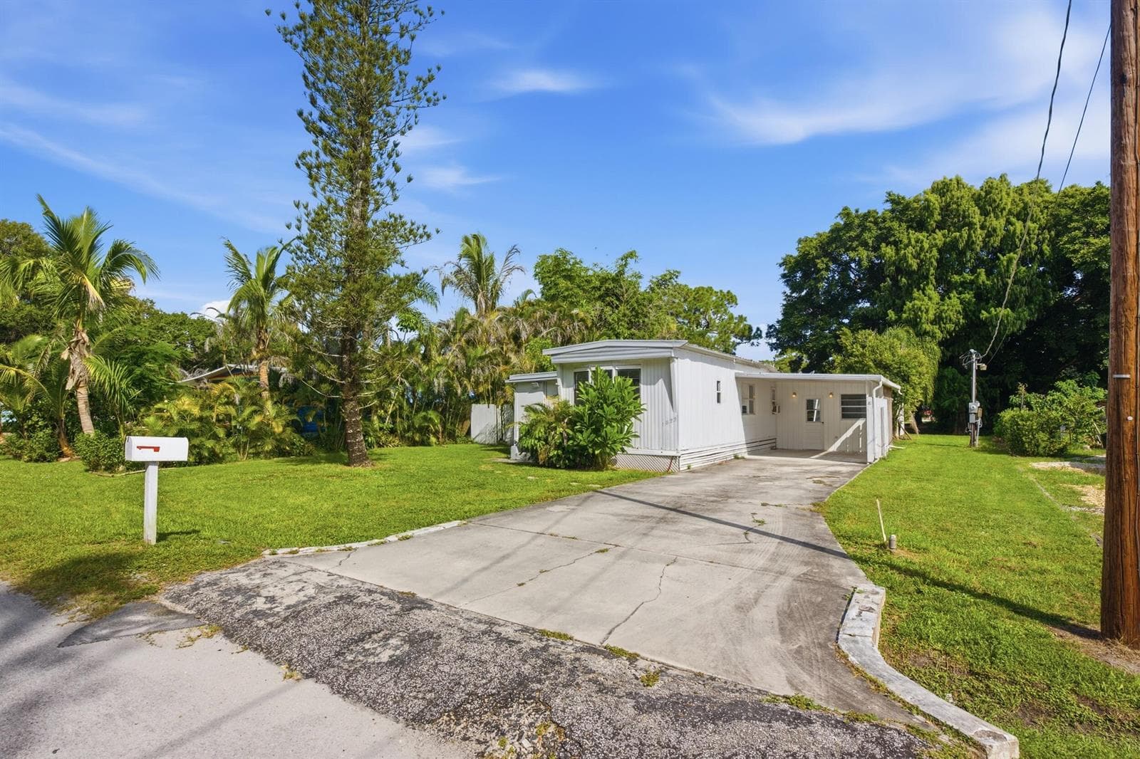 1823 SW College Street, Stuart, FL 34997 photo 2