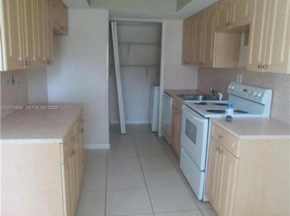 5810 NW 22nd St # 21-B, Lauderhill, FL 33313 photo 3