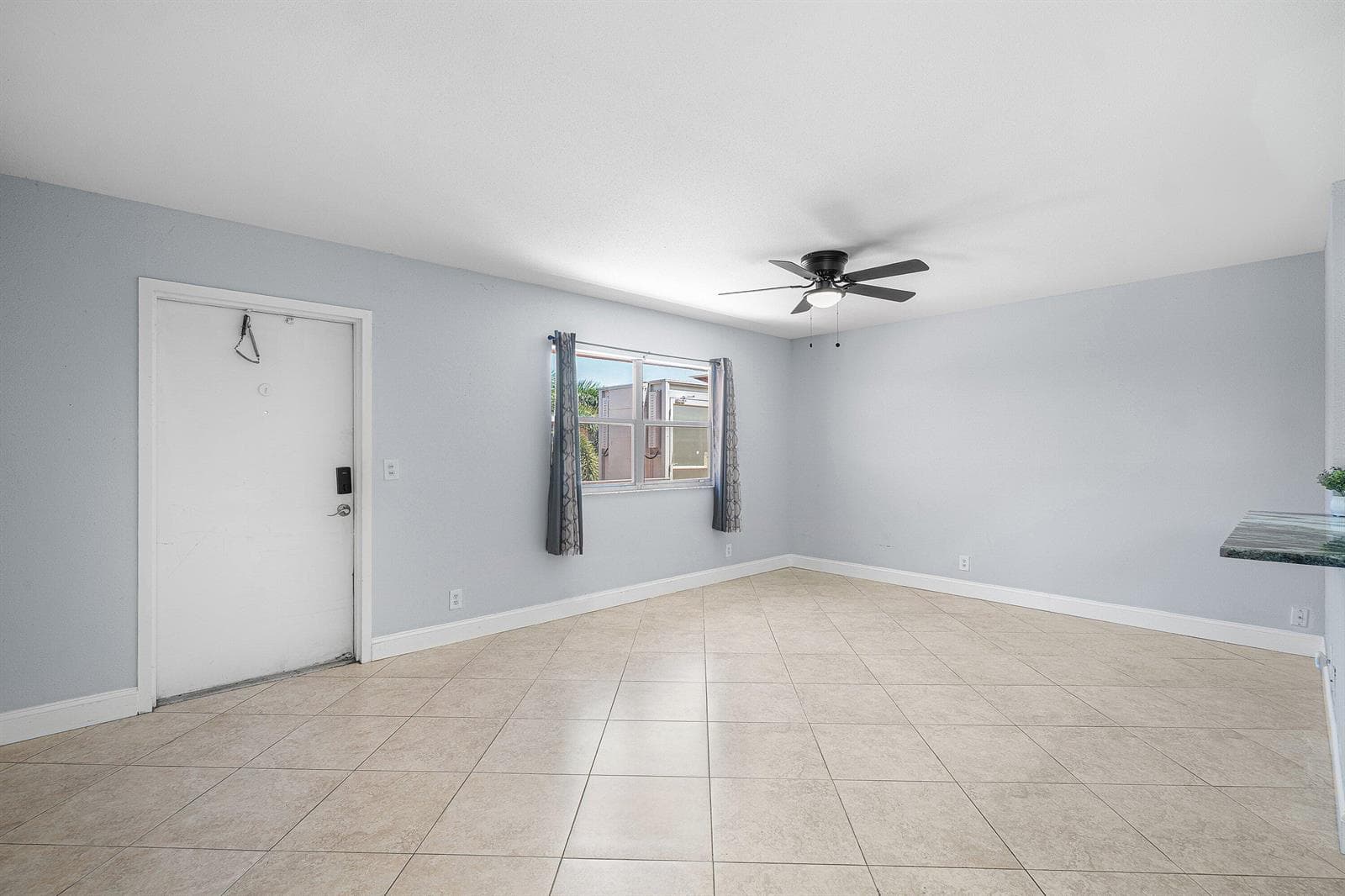 566 Saxony L, Delray Beach, FL 33446 photo 3