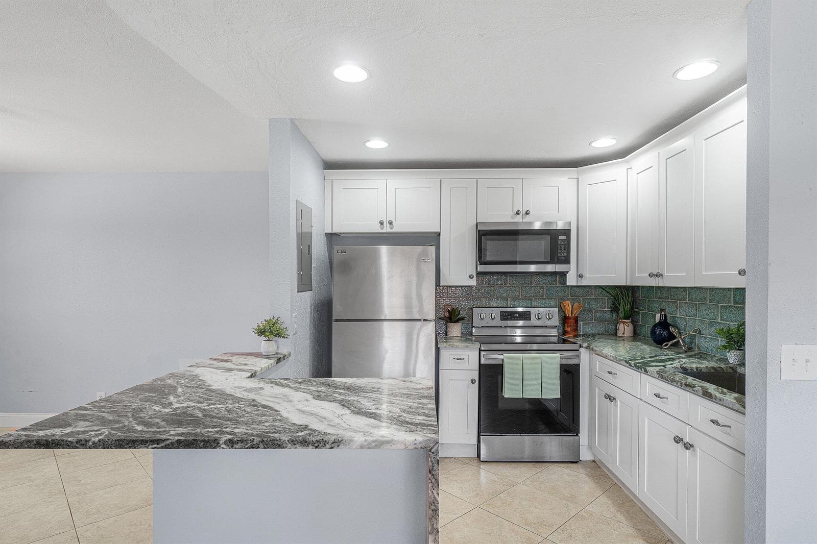 566 Saxony L, Delray Beach, FL 33446 photo 5