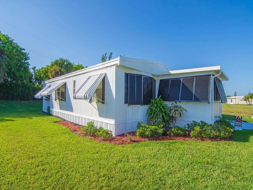 385 NE Jade Circle, Jensen Beach, FL 34957 photo 2