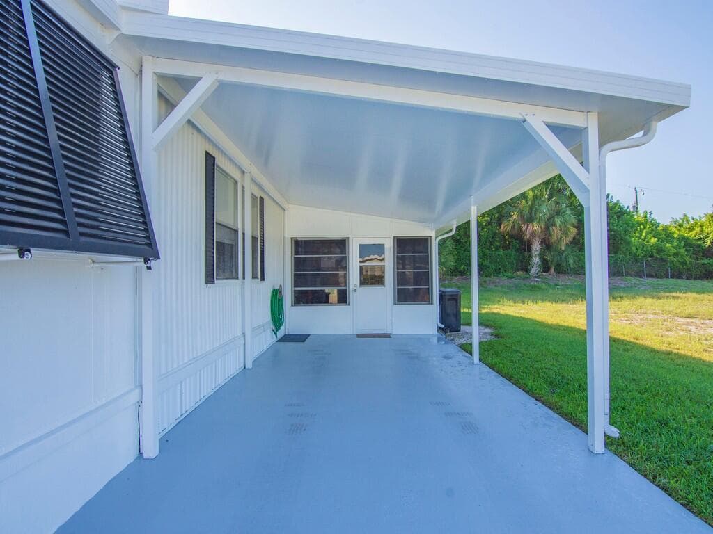 385 NE Jade Circle, Jensen Beach, FL 34957 photo 3