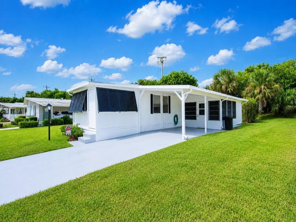 385 NE Jade Circle, Jensen Beach, FL 34957 photo 5