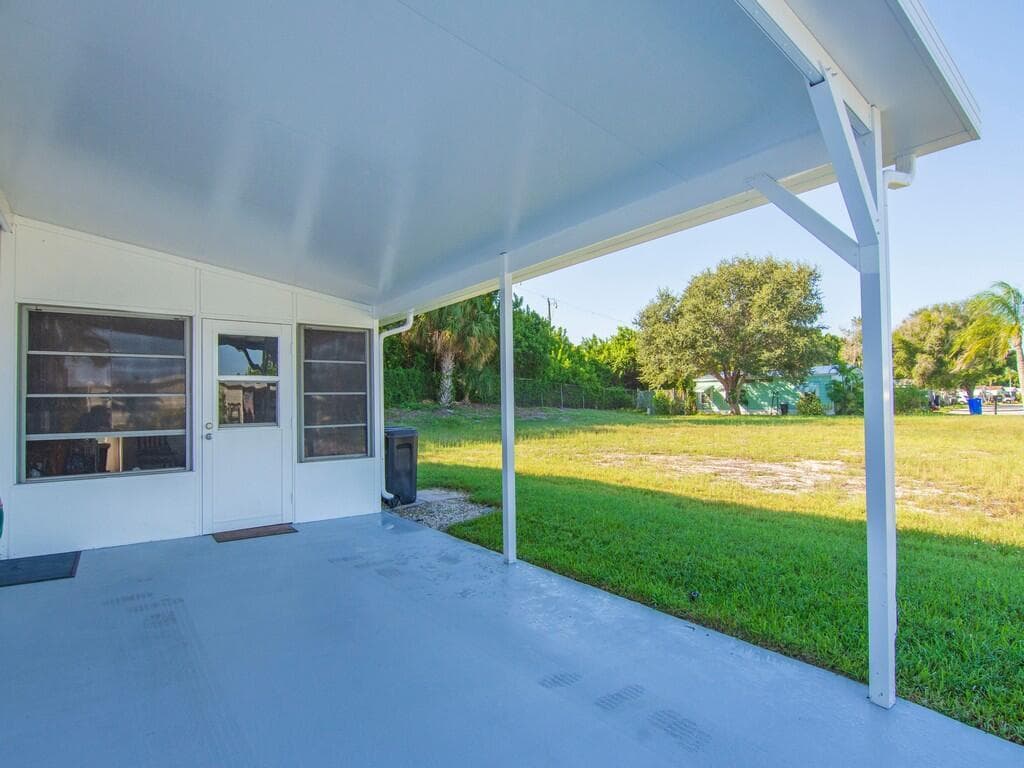 385 NE Jade Circle, Jensen Beach, FL 34957 photo 4