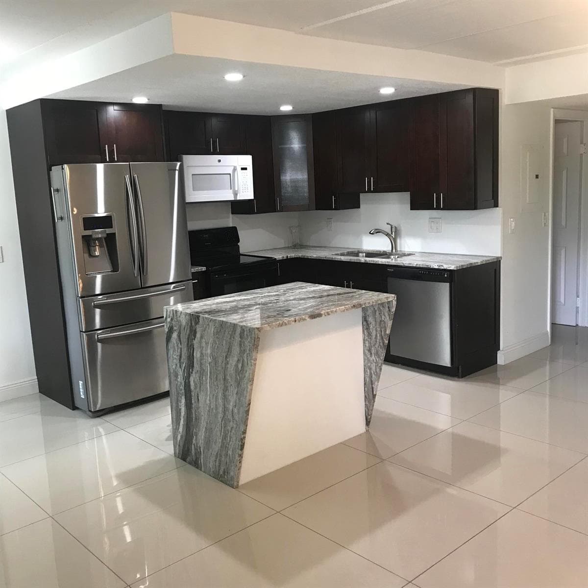 2000 SPRINGDALE Boulevard # 210, Palm Springs, FL 33461