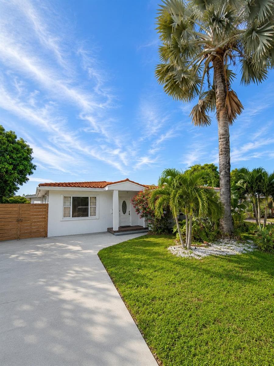 4730 NE 3rd Avenue, Oakland Park, FL 33334 photo 2