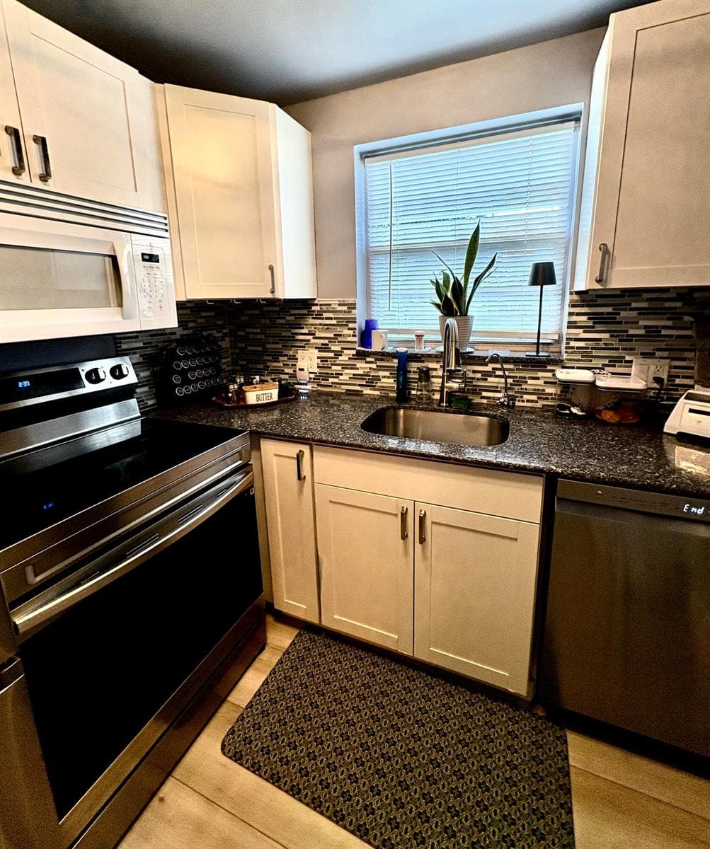 140 WINDSOR G, West Palm Beach, FL 33417 photo 3