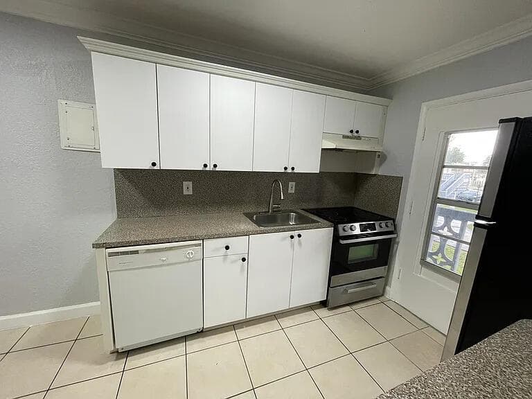 890 NW 45 Avenue # 32, Miami, FL 33126 photo 2